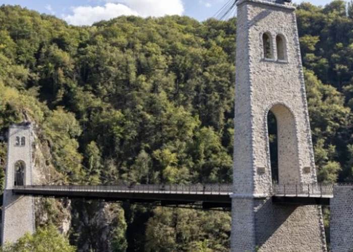 Viaduc des Rochers Noirs Lapleau Le Vendahaut