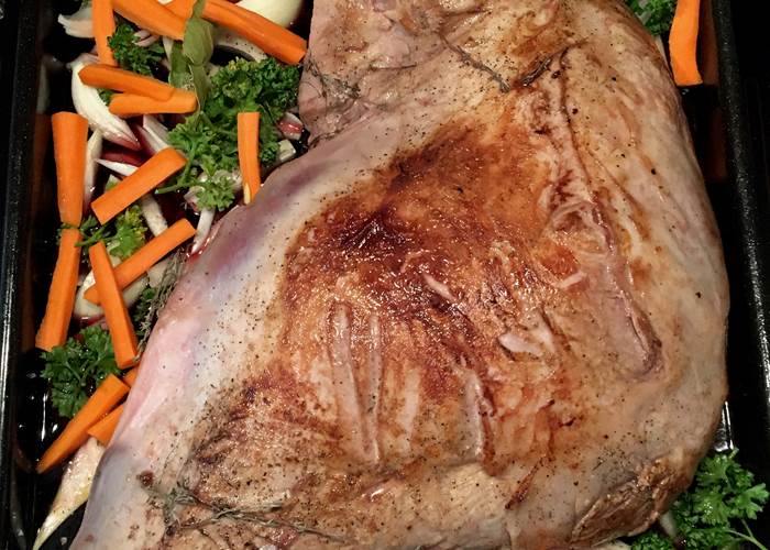Cuissot de sanglier en marinade de légumes