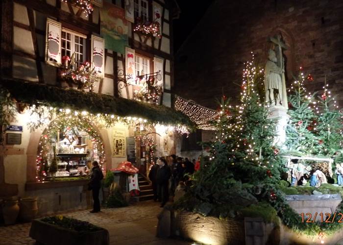 Kaysersberg - un très beau marché de Noël - et tout près de chez nous.