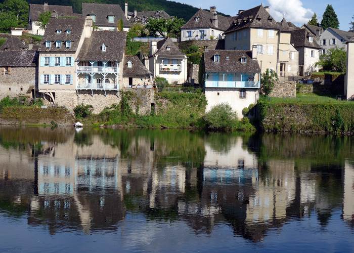 les quais d Argentat sur dordogne