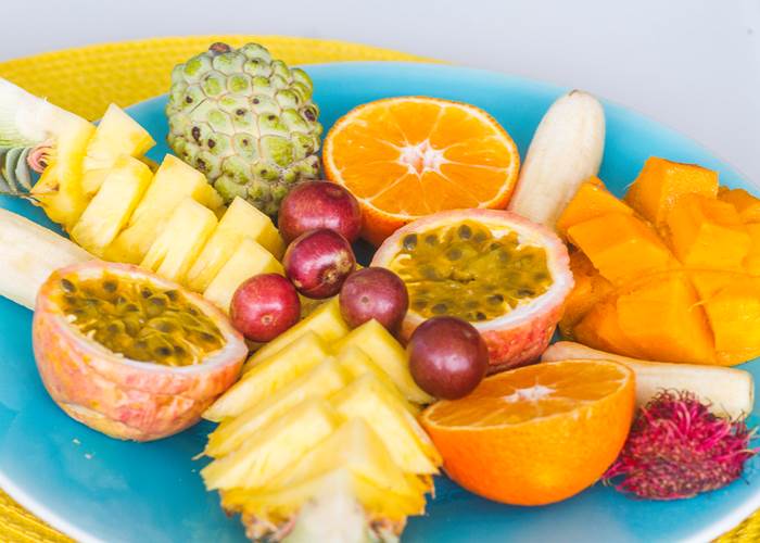 Iguane House villas & Micro Spa focus sur l'assiette de fruits de notre petit déjeuner tropical