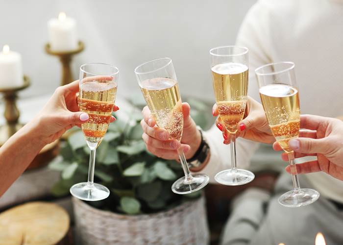 Se retrouver autour d'une coupe de champagne-page