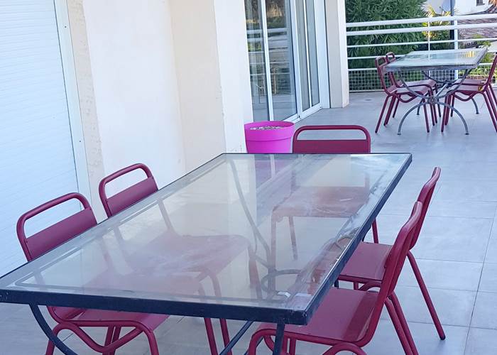 table à manger côté colline sans vis à vis