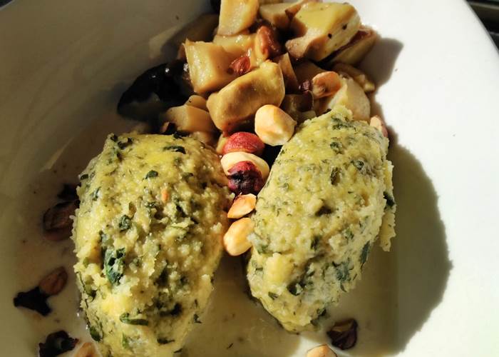 quenelles aux orties, crème de parmesan et champignons