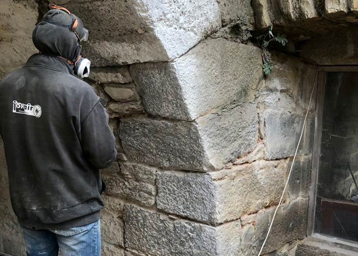 La voûte de la "crypte" du Château de Saint-Chamarand reprend vie!