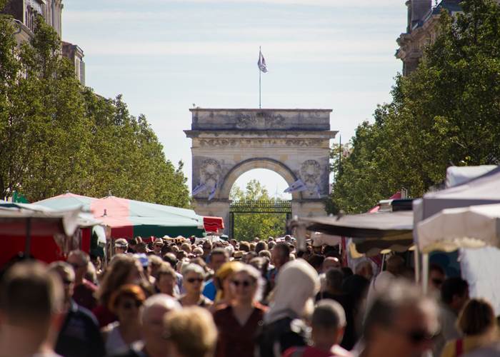 Marché de Rochefort et porte de l'arsenal © Simon David