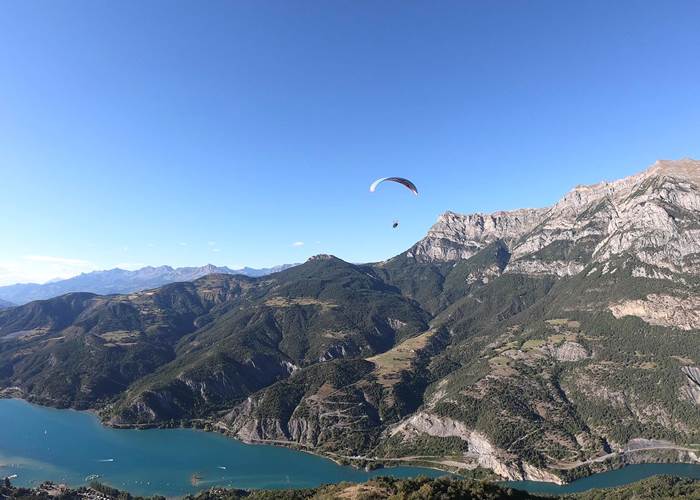 Vol en parapente, les Ailes du Lac à Saint Vincent les Forts