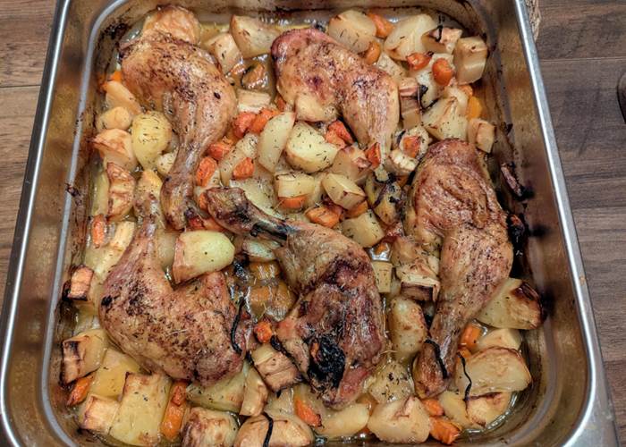 plat-convivial-saisonnee-poulet-legumes-produit-local-table-hotes-centres-aveyron.jpg