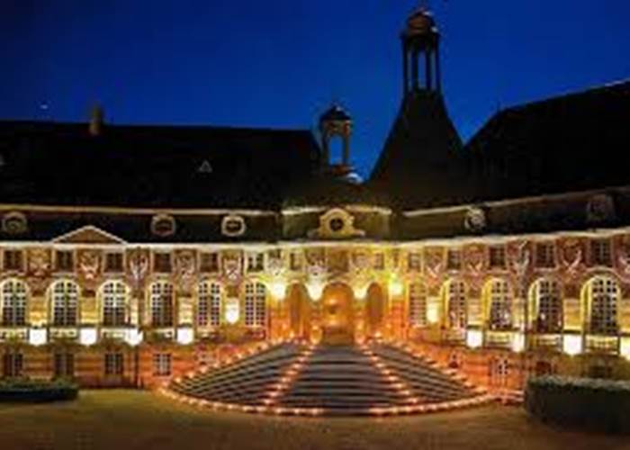 Le château de Saint-Fargeau (nocturne)