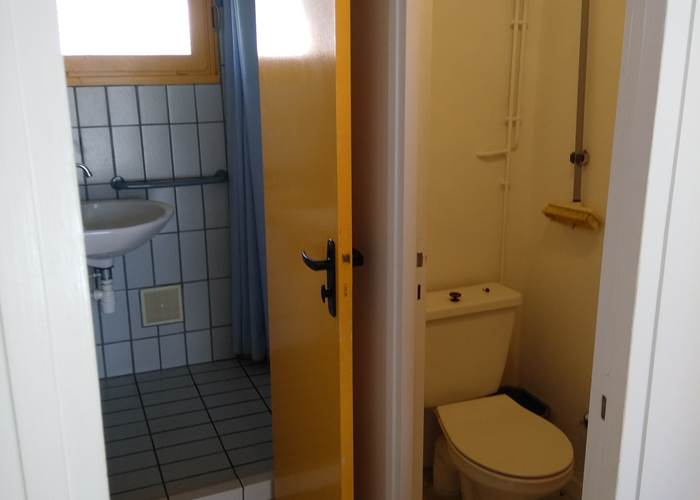 Vue sur salle d'eau & WC