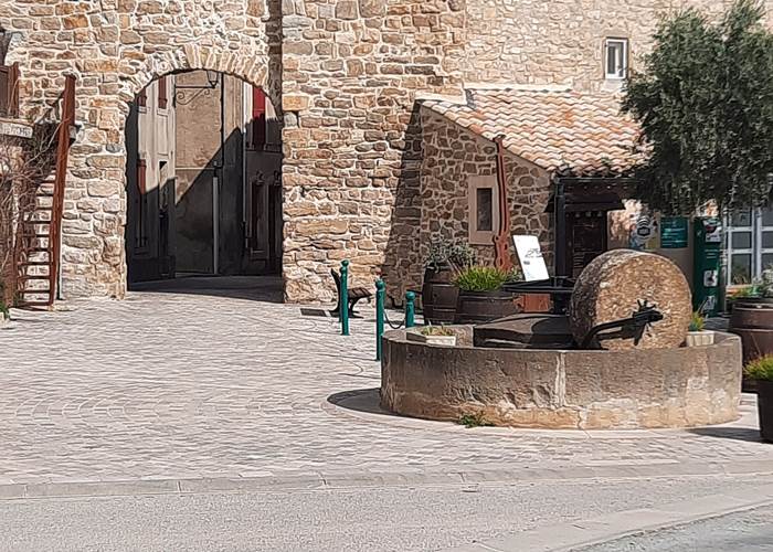 Une balade en amoureux dans ce petit village de Mailhac