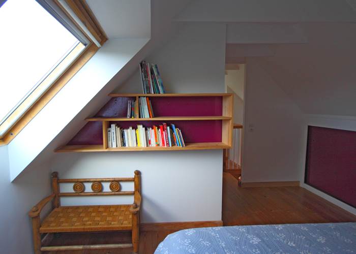 Une curiosité : le petit canapé du style breton des années 30 !!