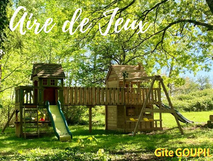 Aire de jeux XXL pour les enfants dans parc aboré - Gîte de groupe à BOULT-AUX-BOIS