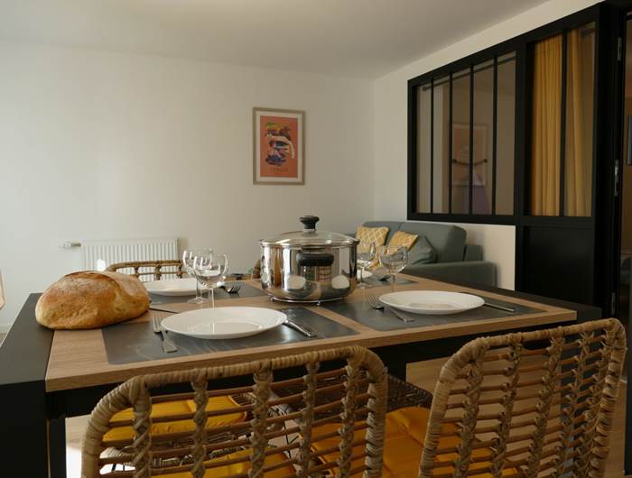 coin repas pour 4 personnes - Résidence Heurtebise Jonzac - Appartement Bret