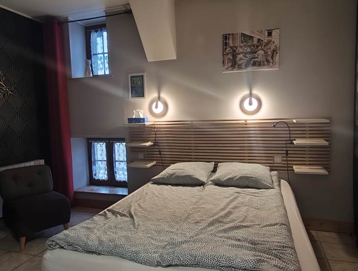 confort-calme-apaisant-chambre-pour-deux-personnes-revue-touristique