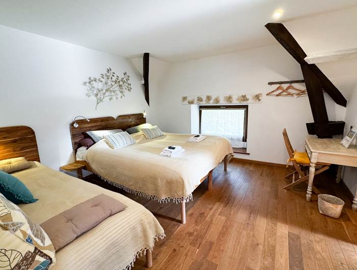 Chambre Kaolin vs lit de couple et lit simple avec sdb wc
