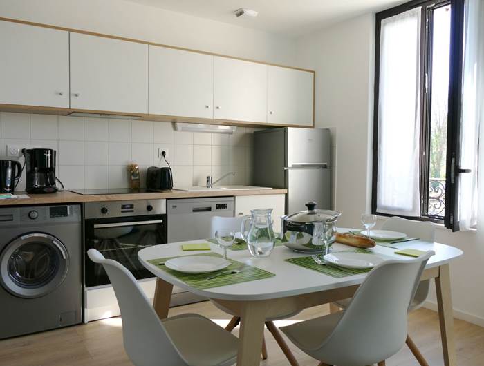 Cuisine et table à manger - Résidence Heurtebise Jonzac - Appartement Pré des roches