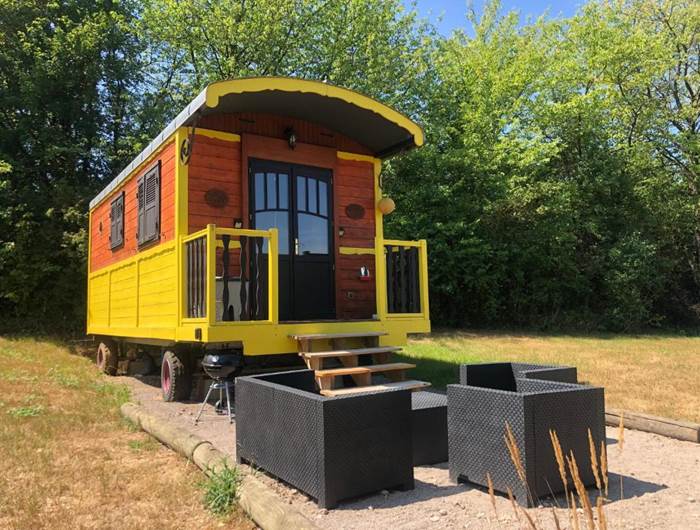 la roulotte des amoureux, un hébergement insolite en moselle tout prét de thionville