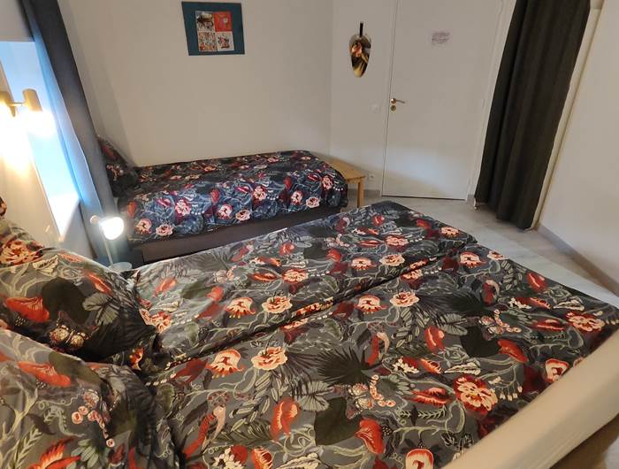 Chambre-birmane-la-ferme-aux-chats-petit-dejeuner-inclus-proximite-mer-plage-omaha-beach
