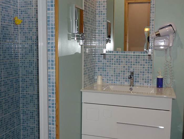 salle d'eau et toilette privative