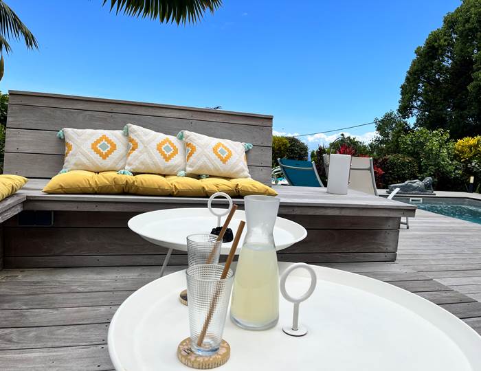 Cocktail au bord de la piscine