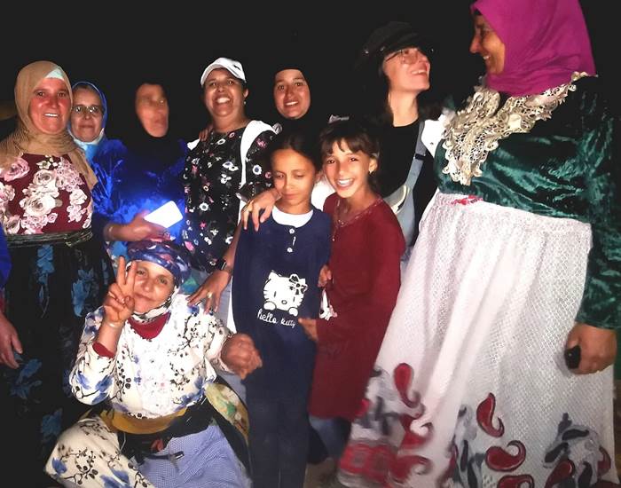 Les femmes du village d'Adissil, touché par le seisme où nous avons emmené des vivres le 12/09