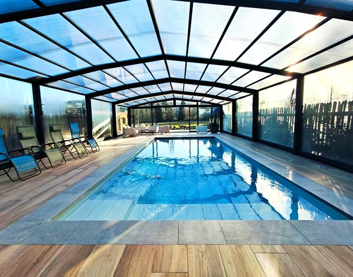 piscine extérieure couverte chauffée