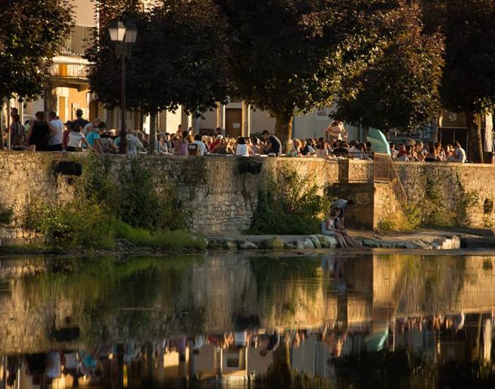 Bistrots sur les quais à Bretenoux