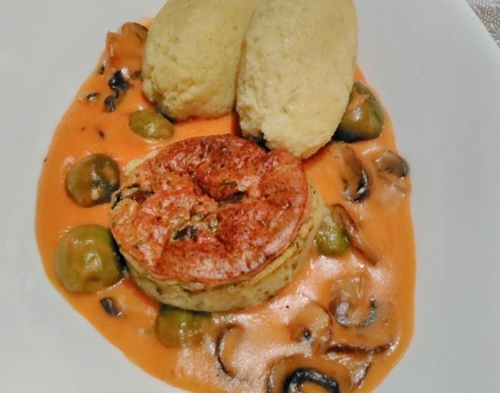 gâteau de foie de volaille, quenelles de semoule maison