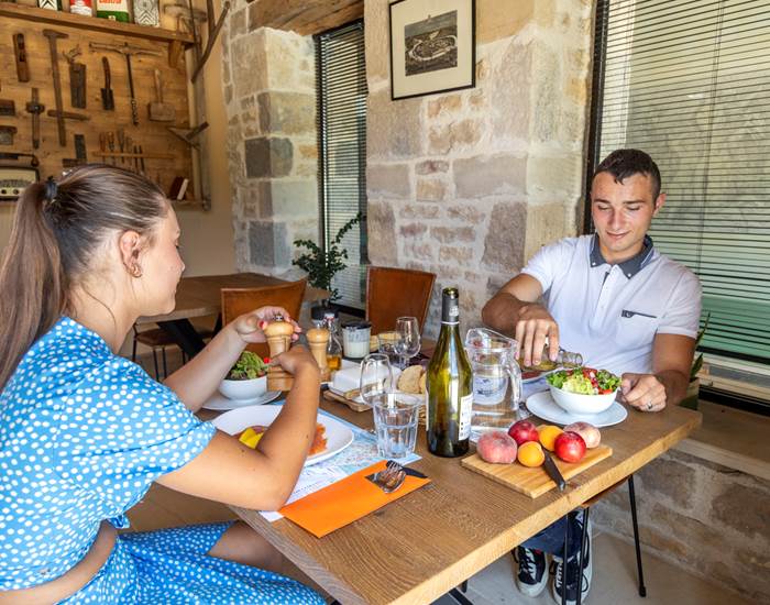 La convivialité servie à table : Profitez de nos repas dans une ambiance chaleureuse