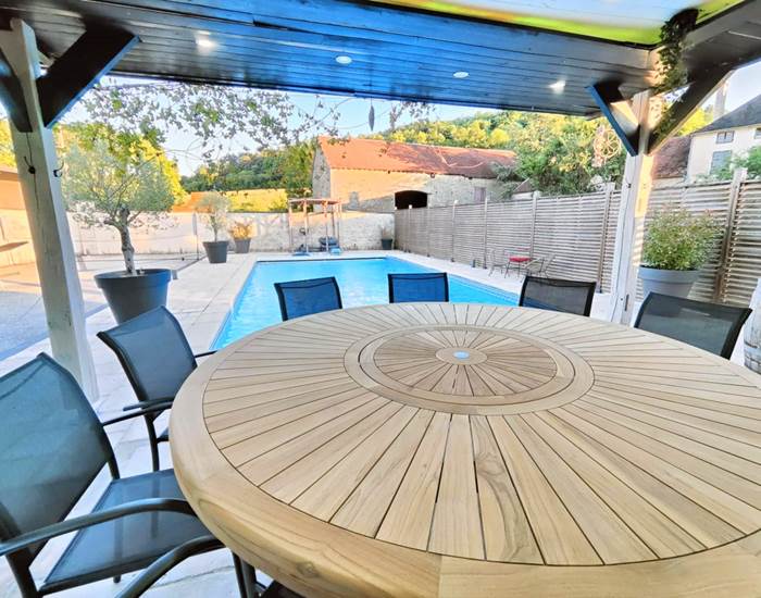 repas-au-bord-de-la-piscine