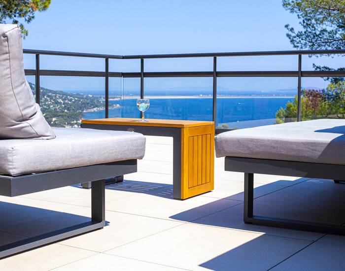 Terrasse privative 48 m2 vue mer et collines