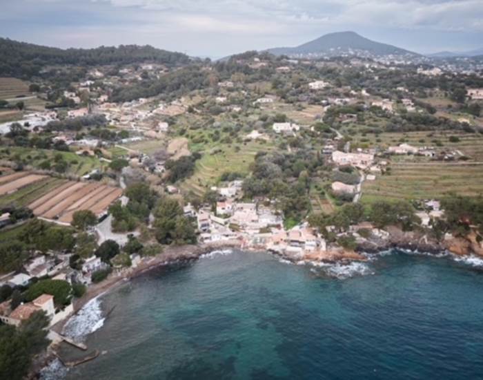 Plage du Coupereau et ses cabanons de pêcheurs