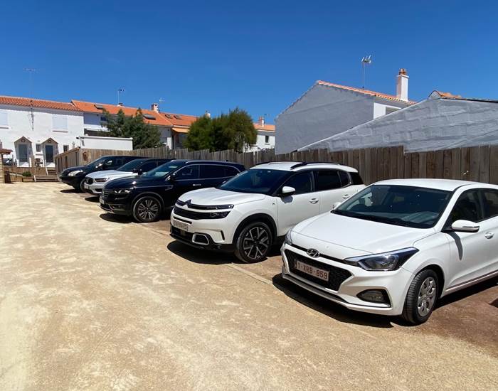 parking privé et sécurisé, borne de recharge électrique