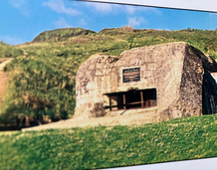 Bunker Allemand dominant la plage d'Omaha Beach