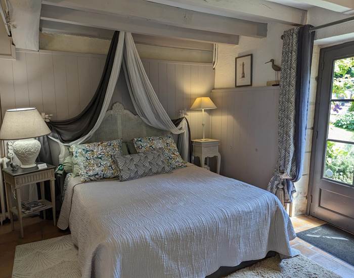Moulin-Rouhaud-Suite-familiale-Ancolie-agapanthe-lit-queen-size