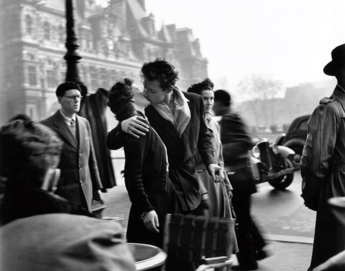 Le baiser de l'hôtel de ville, Paris, 1950. © Atelier Robert Doisneau-news