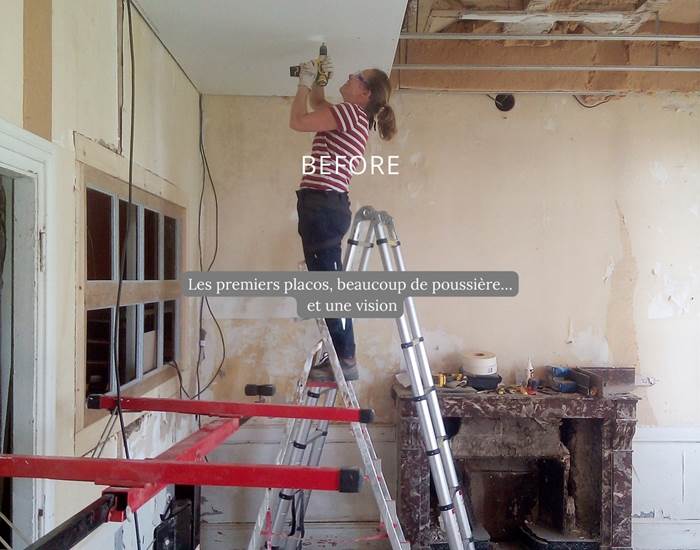 Salon en chantier avant rénovation, auto-rénovation d’un manoir ancien dans l'Ain