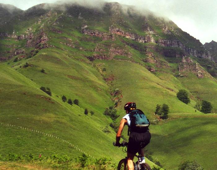 VTT Iparla debout