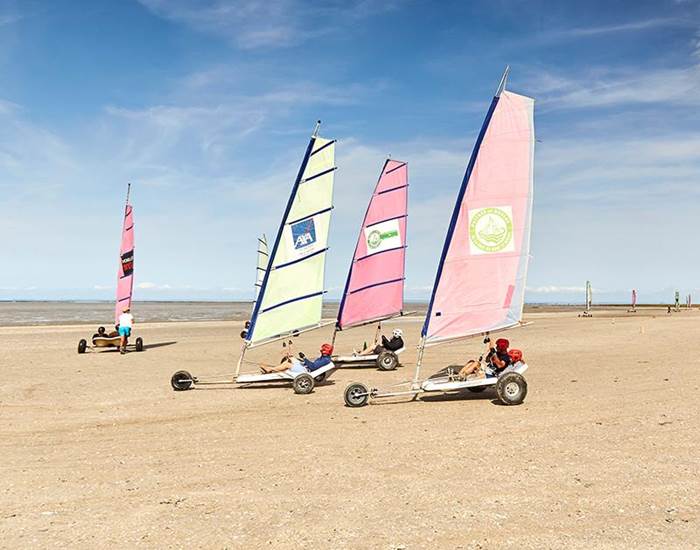 CHAR A VOILE