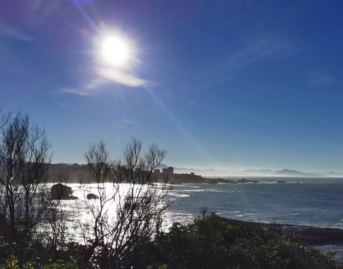 La Baie de Biarritz vue vers les monts d'Espagne