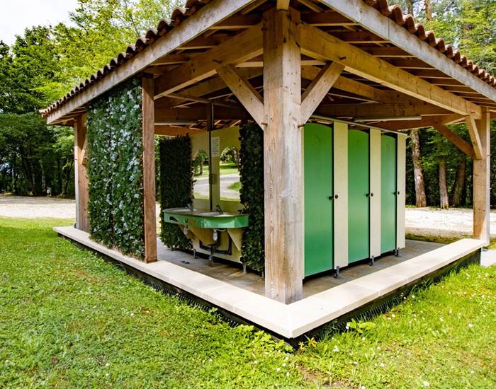 Le bloc sanitaire réservé aux camping-caristes