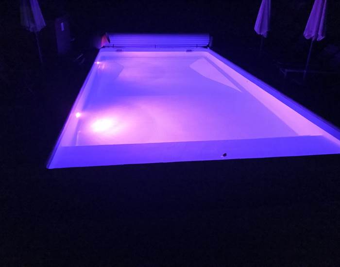 piscine de nuit
