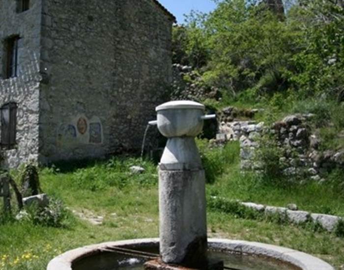 Hameau Du poil Fontaine qui redonne vie au hameau