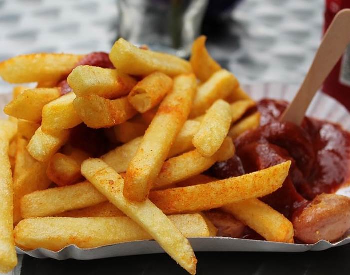 Frites maison, pommes de terre locales.