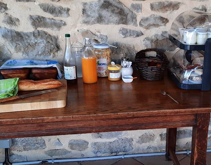 Petit-déjeuner local et maison