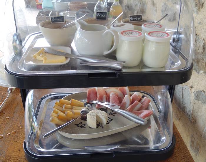 Petit déjeuner local et maison à Le Coq du Nord Mailhac
