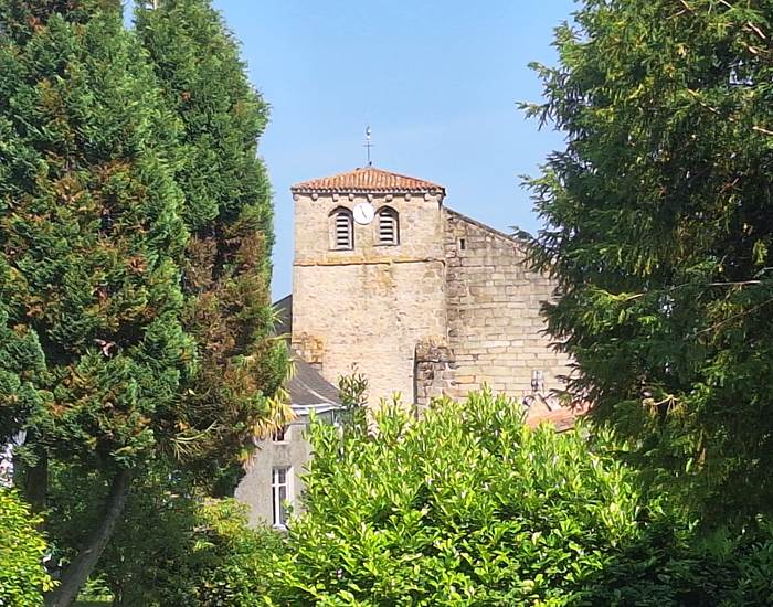 vue église gite le Quatre Feuilles proche du Puy du Fou
