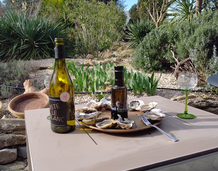 Test de vinaigre de Cyril Codina sur des huîtres