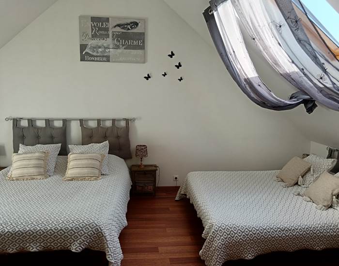 Chambre avec 2 lits pour 2 à 4 personnes